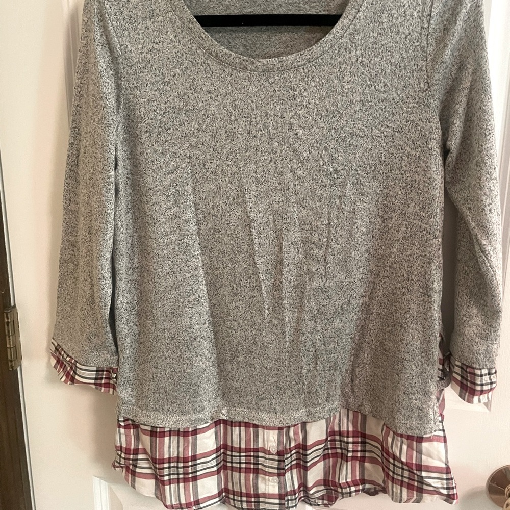 Dressbarn Westport Lightweight Layer-look Gray Plaid Sweater - M